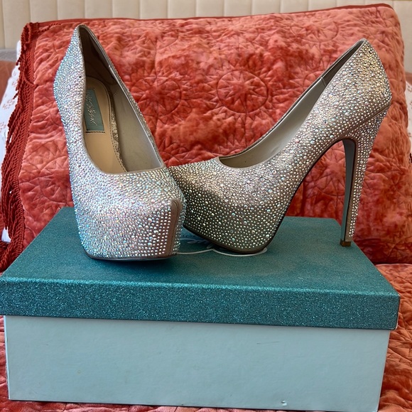 Betsey Johnson Heels - Picture 1 of 4